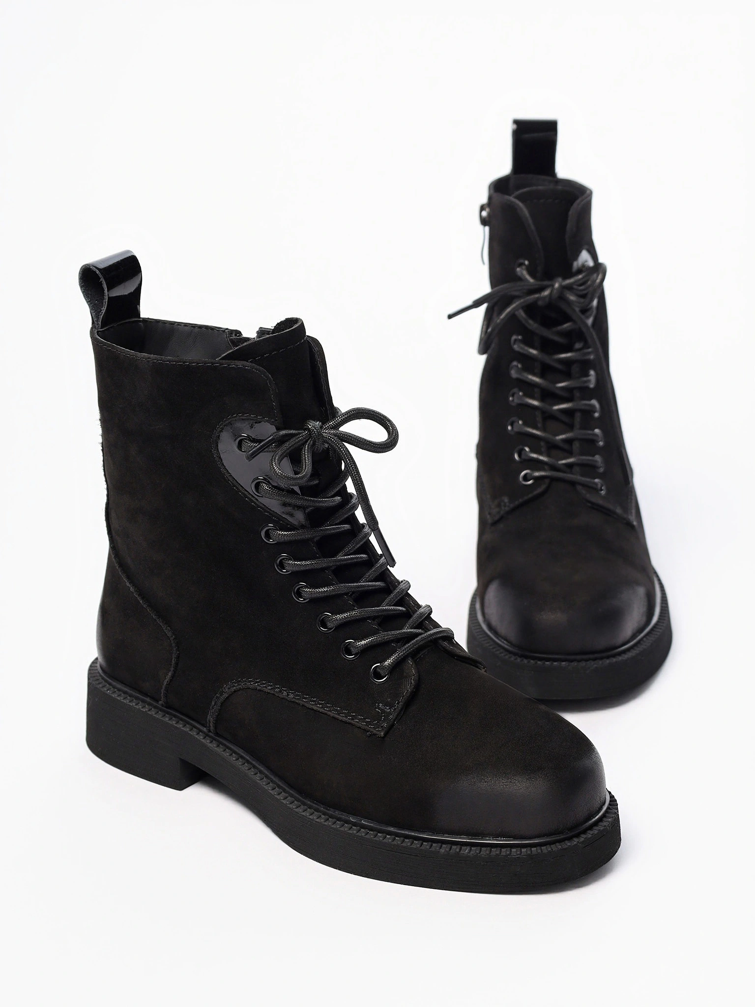 Ботинки-дерби черного цвета на среднем каблуке